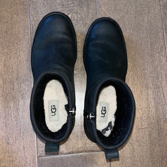 Ugg Dakota Black Boots in Excellent Condition - Picture 5 of 5